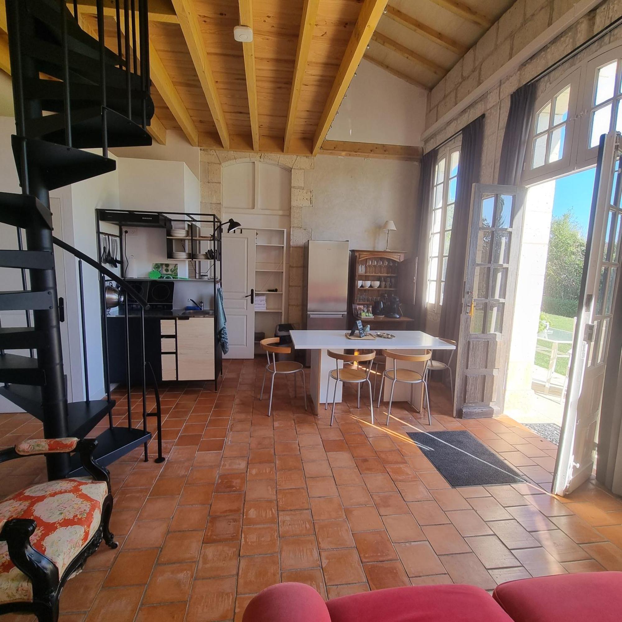 Chateau Neuf Le Desert Le Pizou Oda fotoğraf